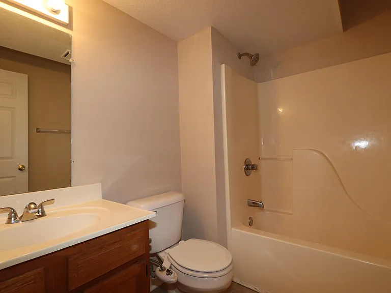 238 Lakeview Dr — Photo 9