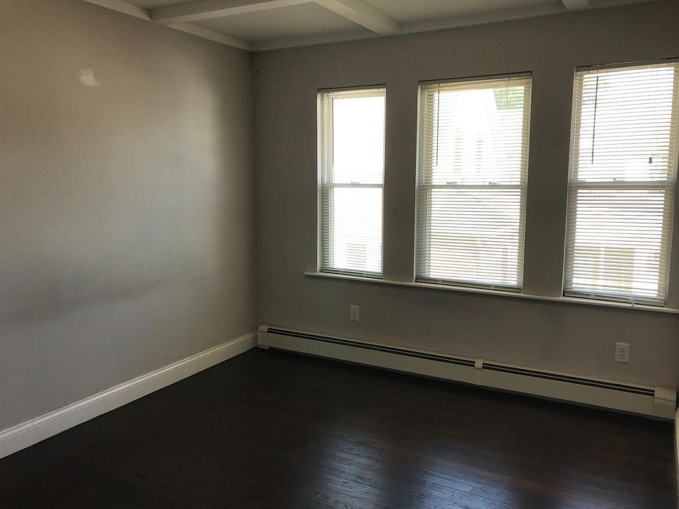 2nd image of 133 Beale St #135