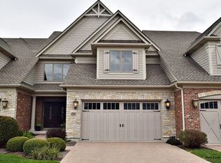 220 Regency Ct, Saint Charles, IL 60175