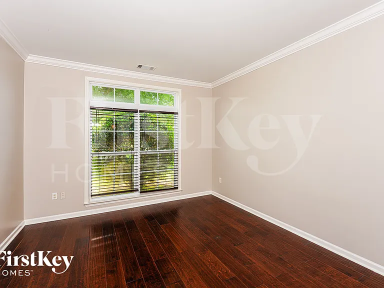 1016 Princeton Park — Photo 8