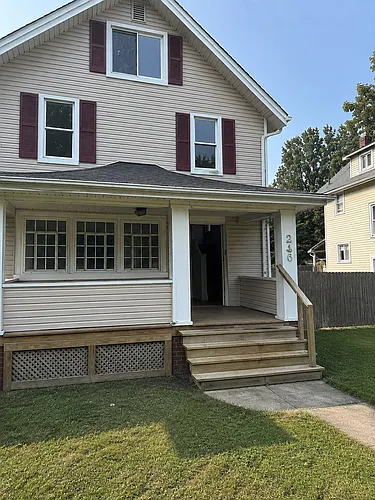 2100 Newton St Photo 1