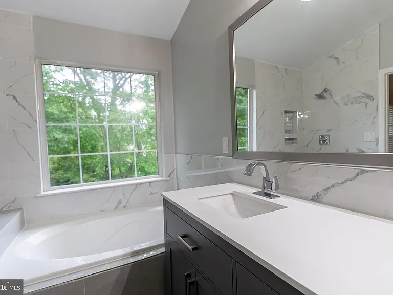 2403 Baikal Loop — Photo 32