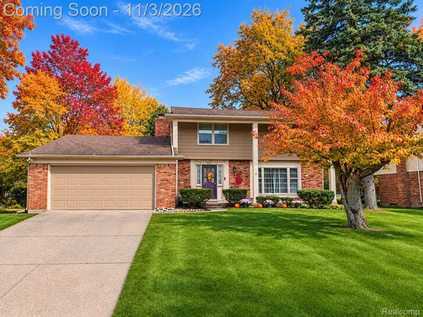 3667 Lorena Dr, Waterford, MI 48329