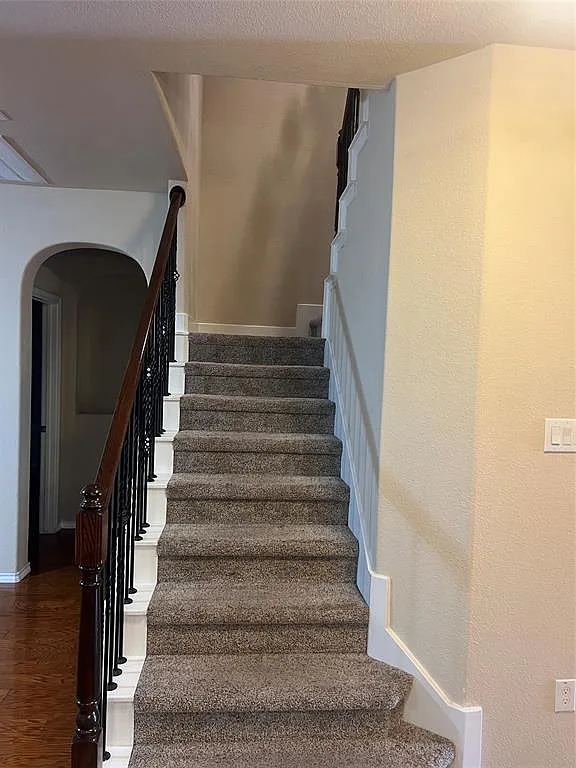5 bed, 4.0 bath, 2674 sqft, $2,850 — Photo 3