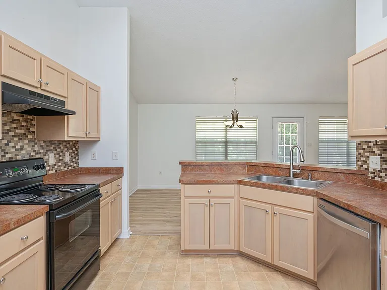 9750 Parker Lake Cir — Photo 13