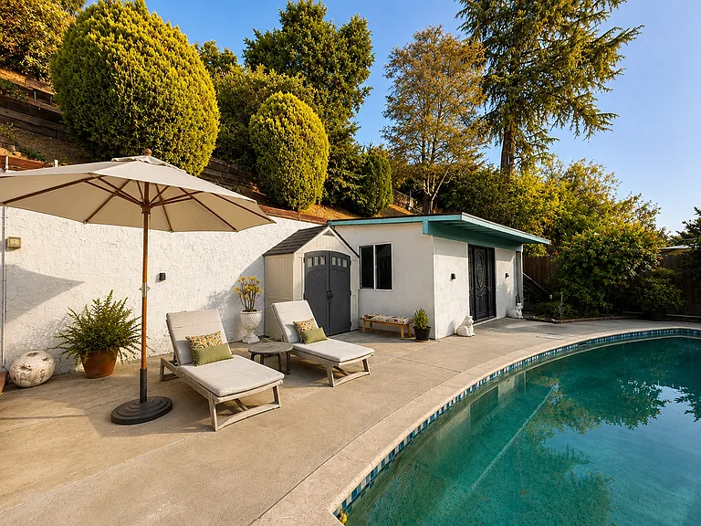 5810 Serrania Ave — Photo 3