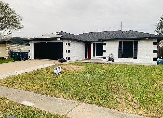 1st image of 2201 Meadowgrove Dr
