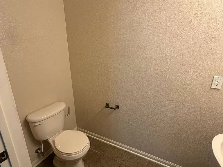806 Baldwin Rowe Cir #1 — Photo 23