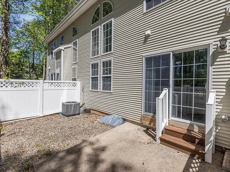 302 Wellington Park Dr — Photo 24