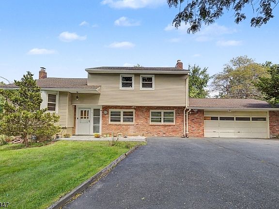 2nd image of 11 Dolly Dr