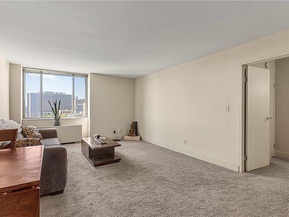 4th image of 600 E 8th St APT 9Q