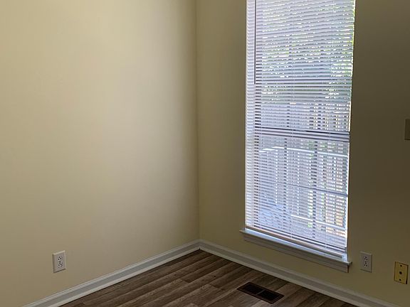 3rd image of 742 Lake Terrace Dr