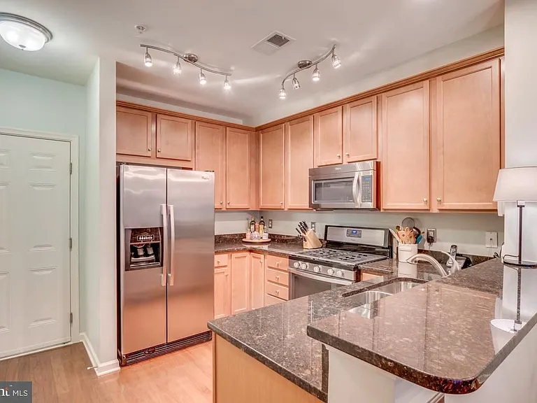 2291 Kew Gardens Dr — Photo 7