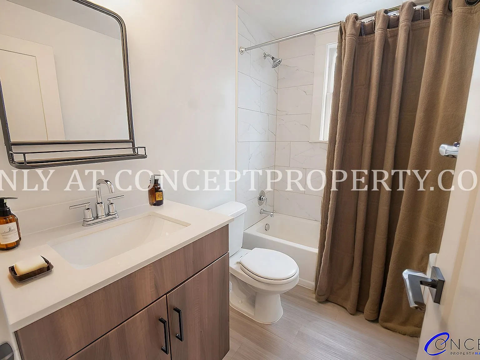 Clairmont — Photo 4