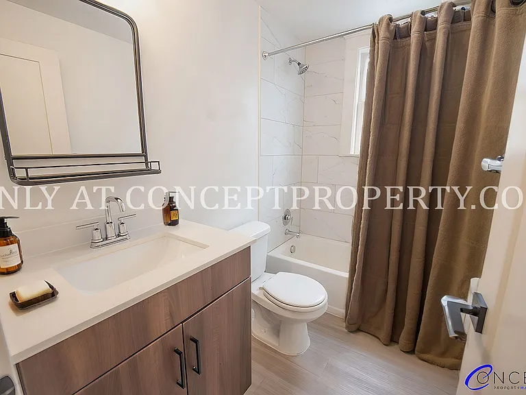 Clairmont — Photo 4