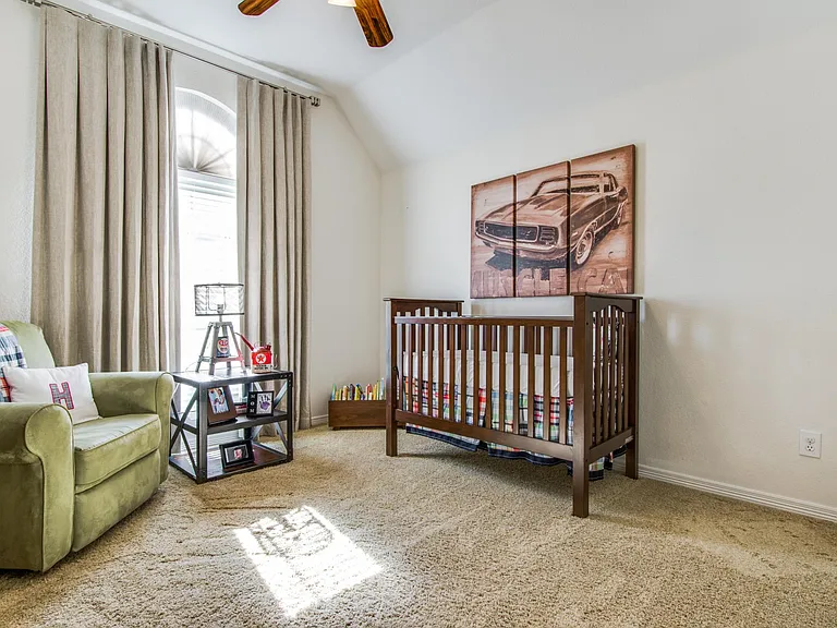 700 Essex Ct — Photo 18