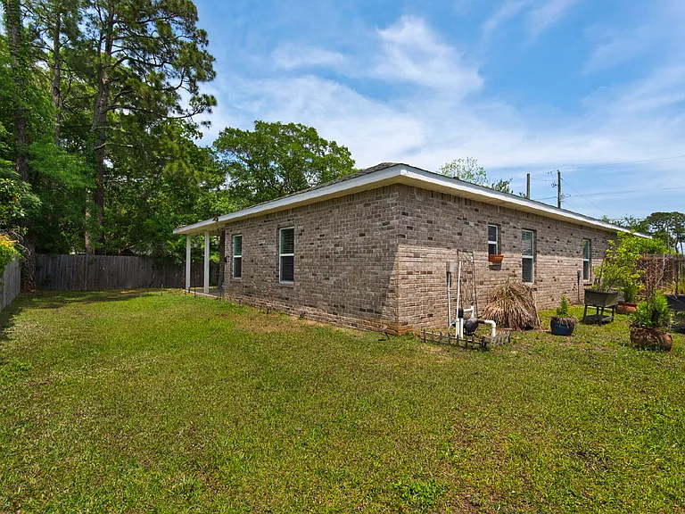 66 Brenda Ln — Photo 25