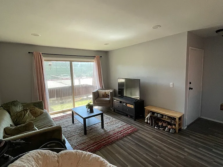 5950 Rancho Mission Rd — Photo 11