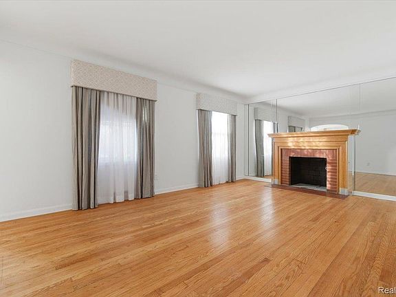 5th image of 16876 Robson St