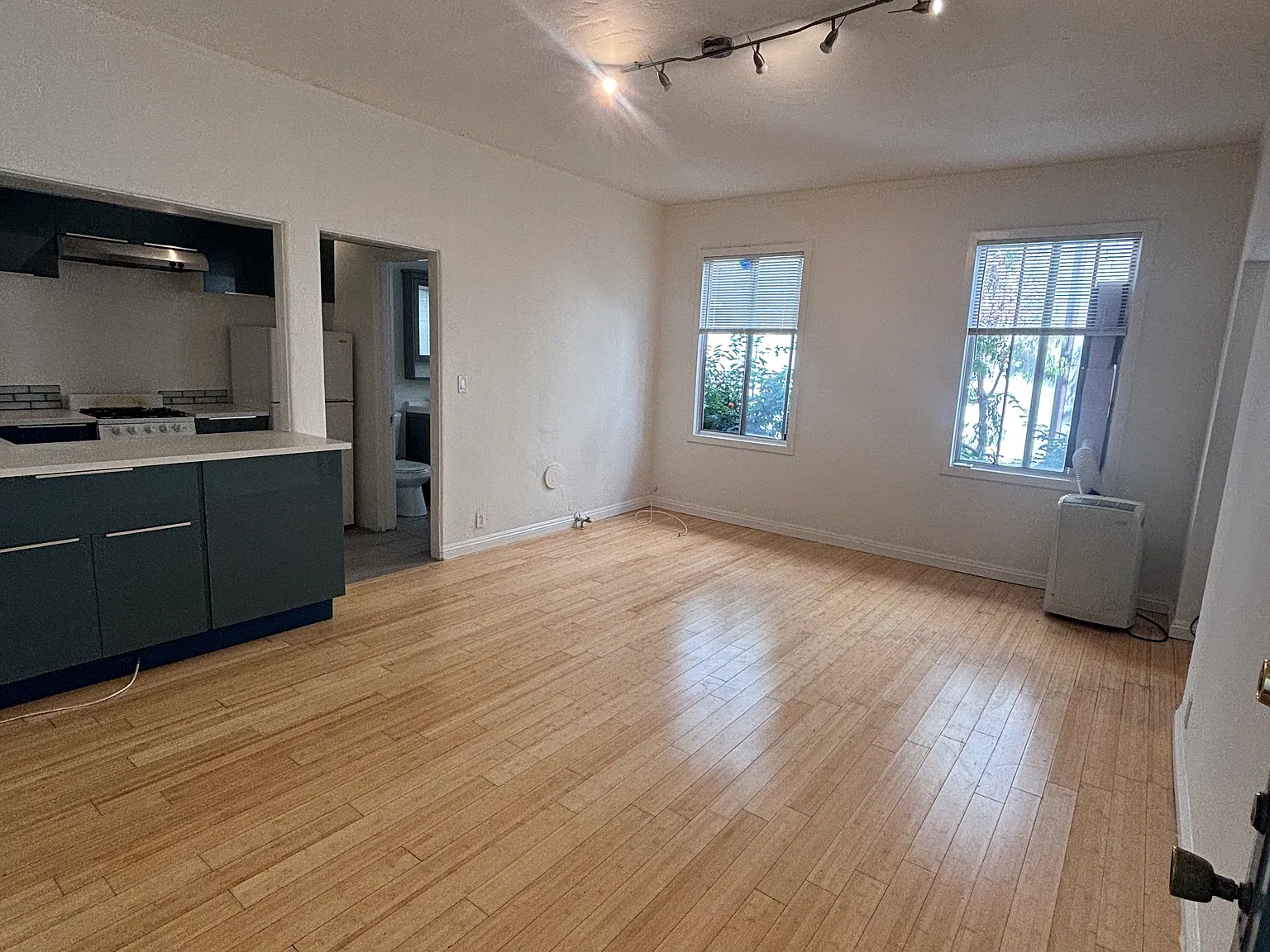 133 S Elm Dr — Photo 2