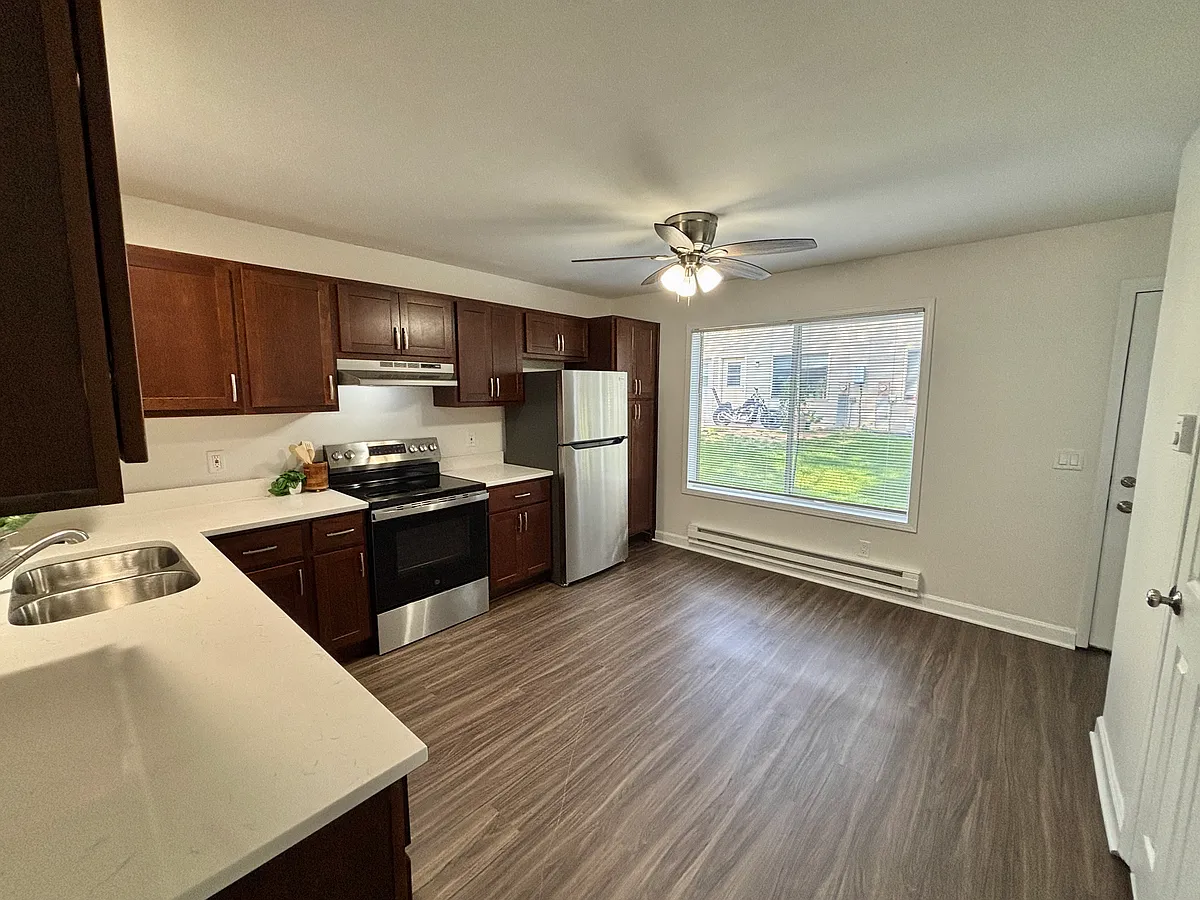 Building Photo - 541 Schiller St #25