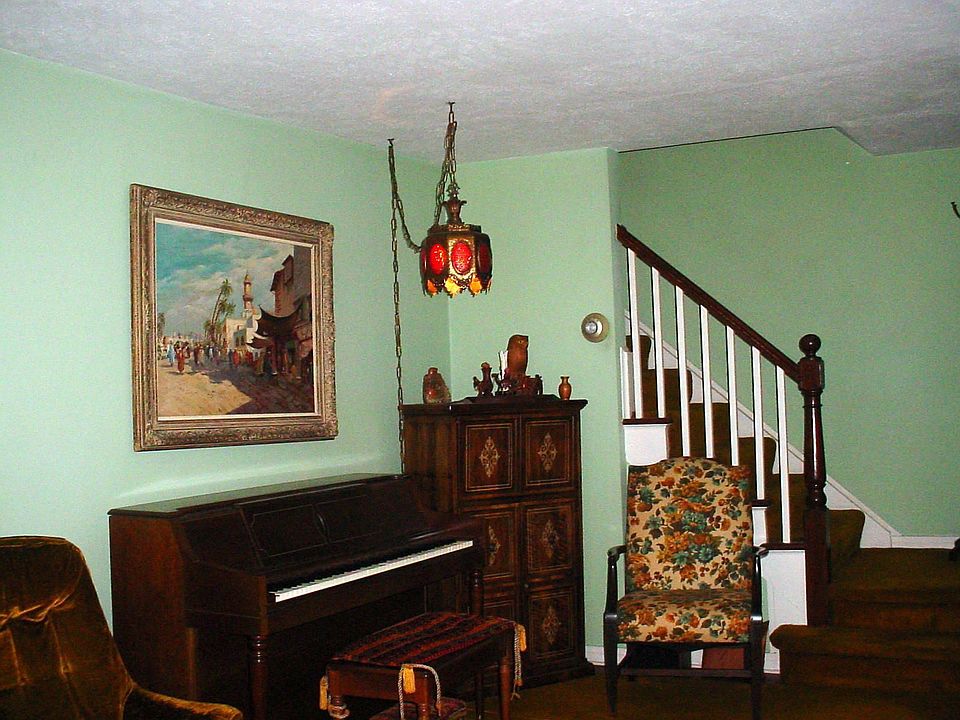 2nd image of 125 Holly Ave