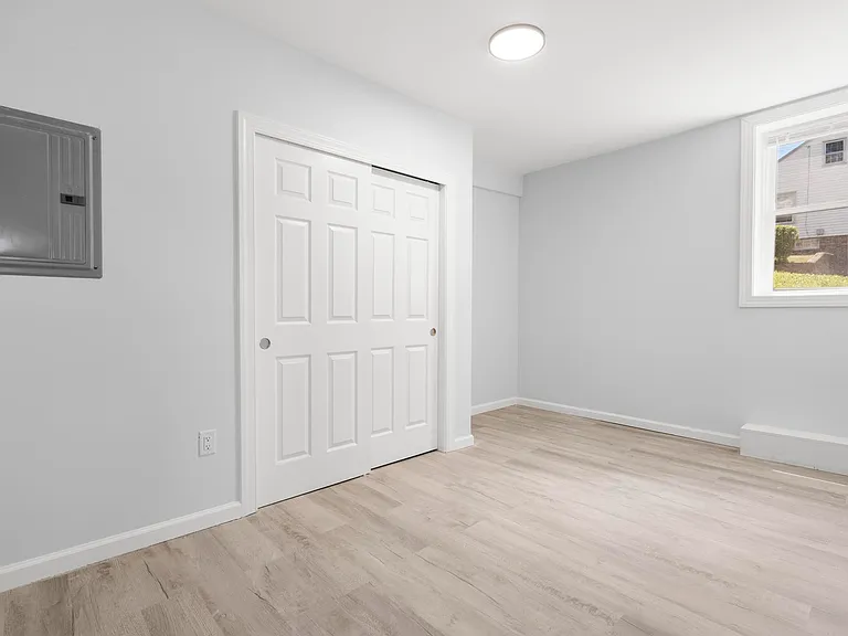 146 Hobart St #B — Photo 6