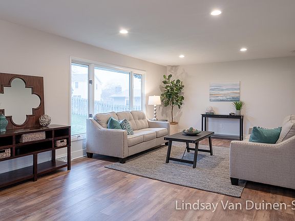 3rd image of 5466 Londonderry Dr SE