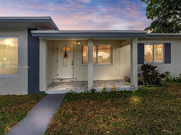 3rd image of 5325 SW 22nd St