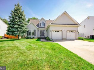 4 Heathrow Ct, Blackwood, NJ 08012