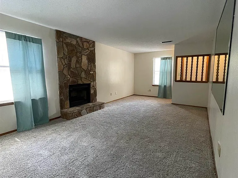 7812 Deborah Dr — Photo 5