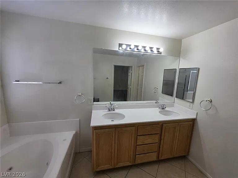 10799 Flame Vine Ct — Photo 40