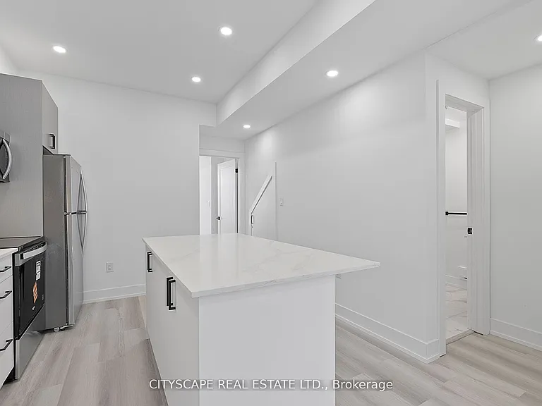 587 Oakwood Ave #2 — Photo 8