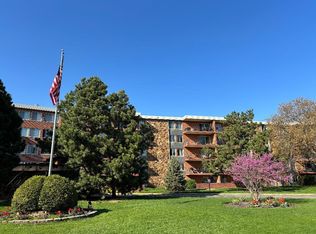 18 E Old Willow Rd APT 419N, Prospect Heights, IL 60070