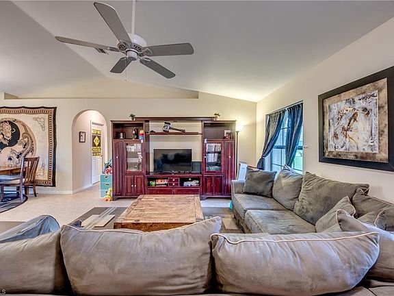 4th image of 622 SW 27th St