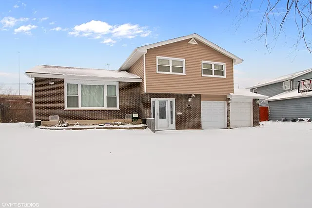 4640 175th Pl photo 1