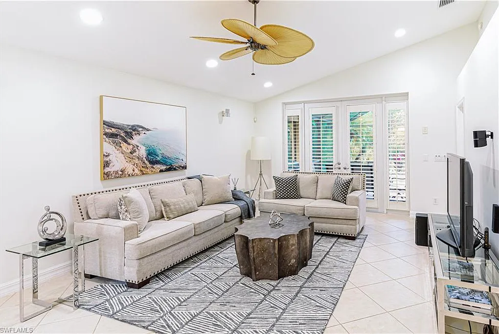 3 bed, 2.0 bath, 1774 sqft, $7,700 — Photo 3