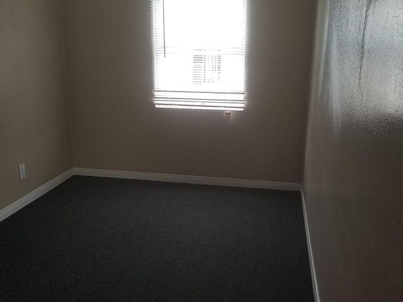 5th image of 220 Columbia Pl