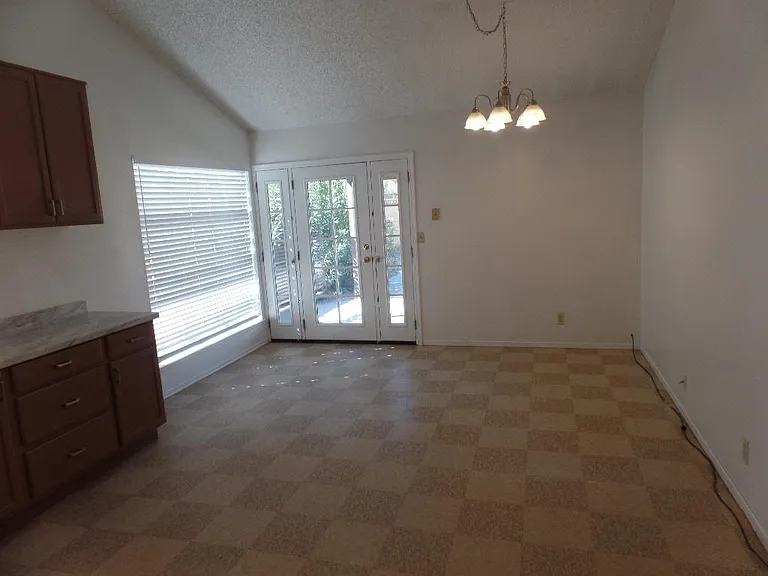 626 W Coso Ave — Photo 5