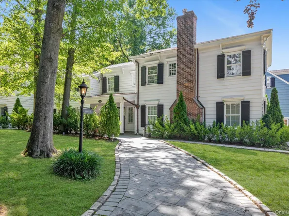 240-02 Poplar Street, Douglaston, NY 11363