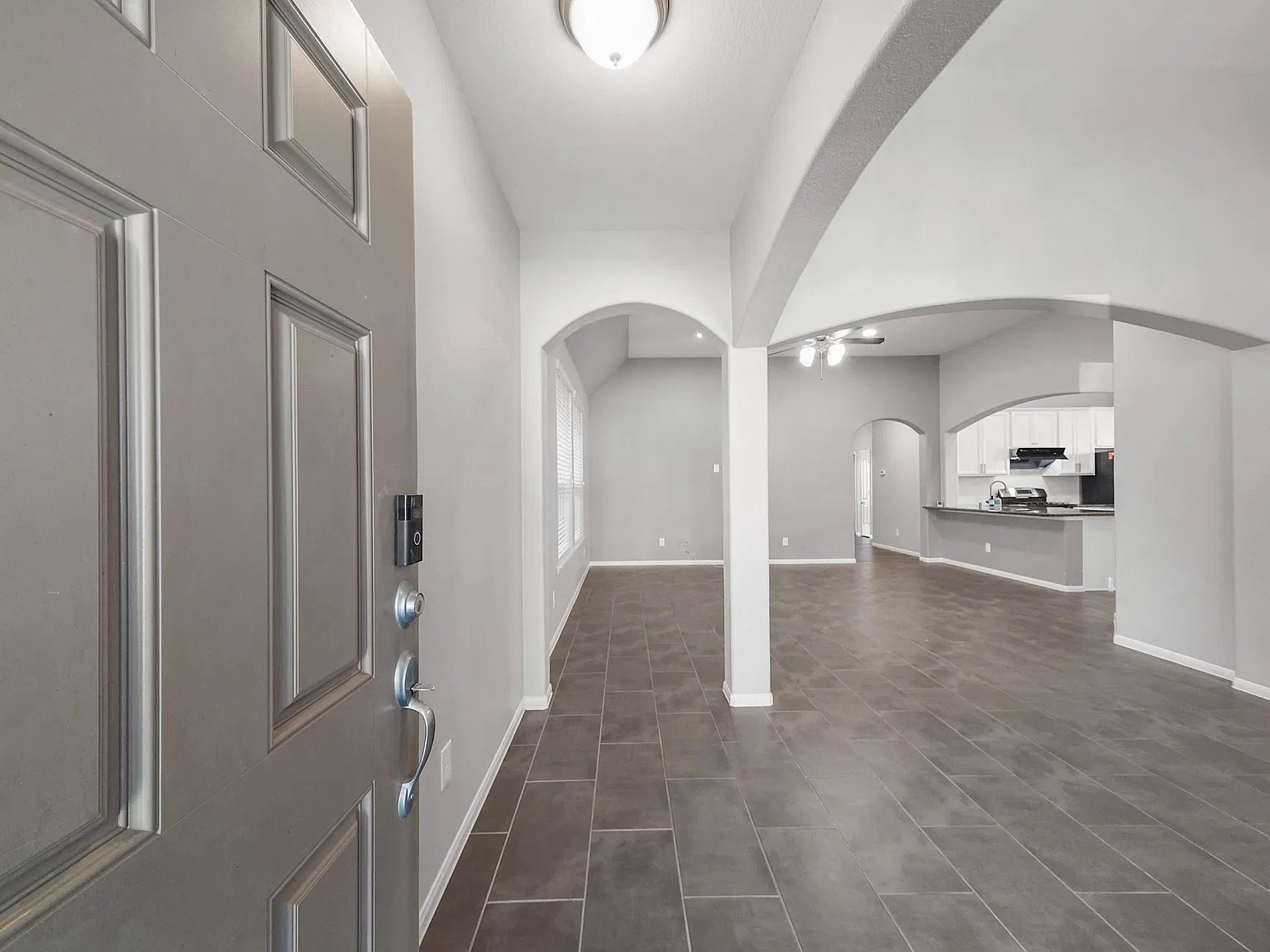 4 bed, 2.0 bath, 1828 sqft, $2,450 — Photo 2