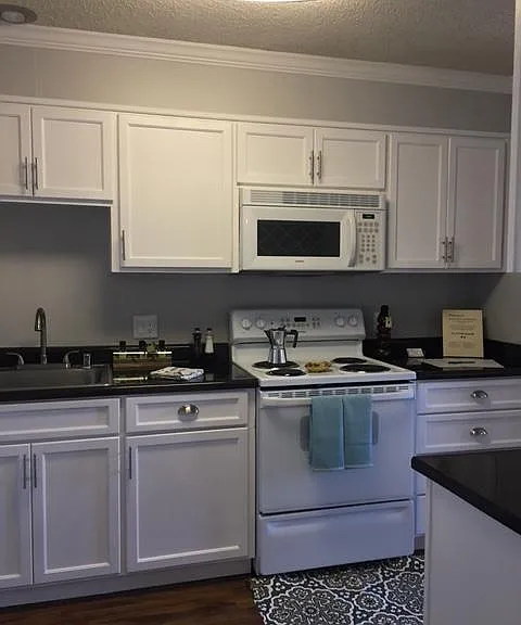Chateau Manor — Photo 14