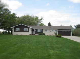 842 E Eldora Rd, Hudson, IA 50643