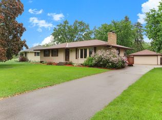 8464 Meadow Lake Rd N, New Hope, MN 55428