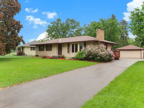 8464 Meadow Lake Rd N, New Hope, MN 55428