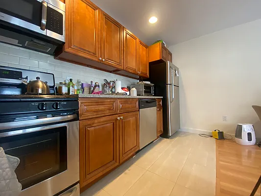 Rented by NY Space Finders Inc. | media 1