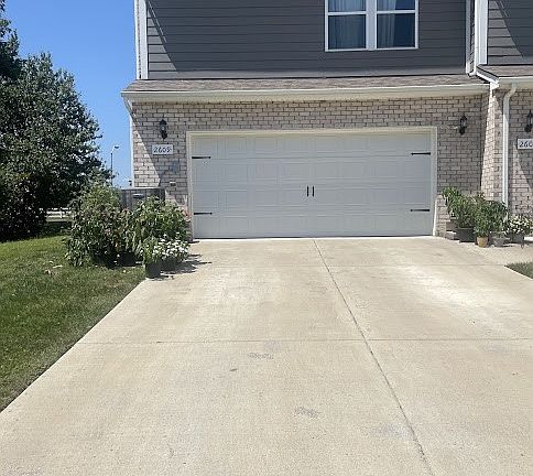 3rd image of 2609 Salem Creek Dr