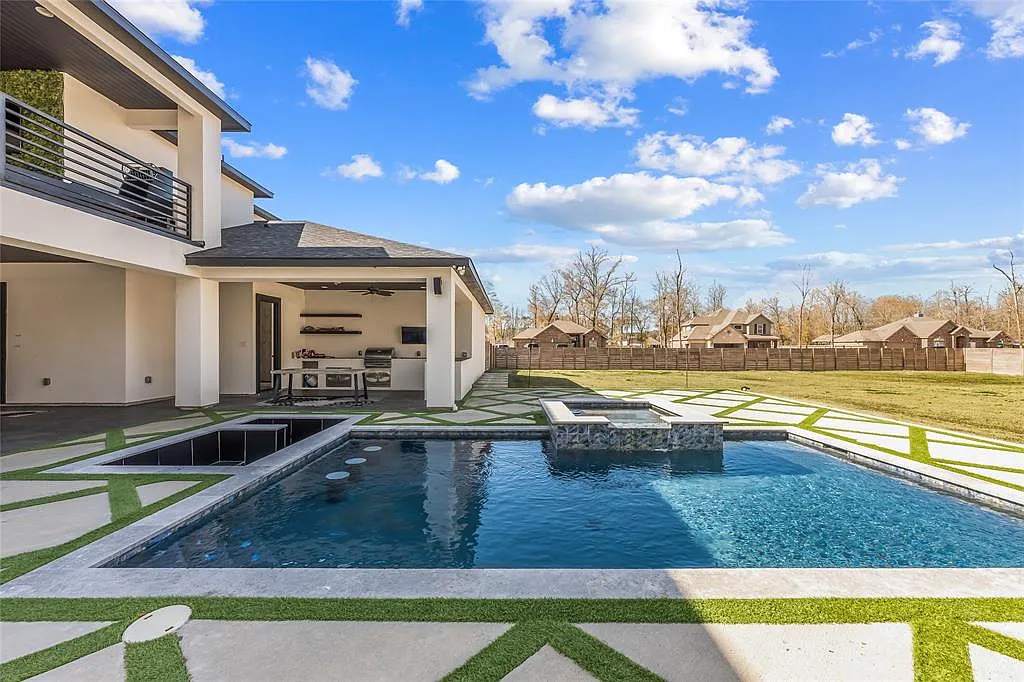 6 bed, 5100 sqft, $8,999 — Photo 3