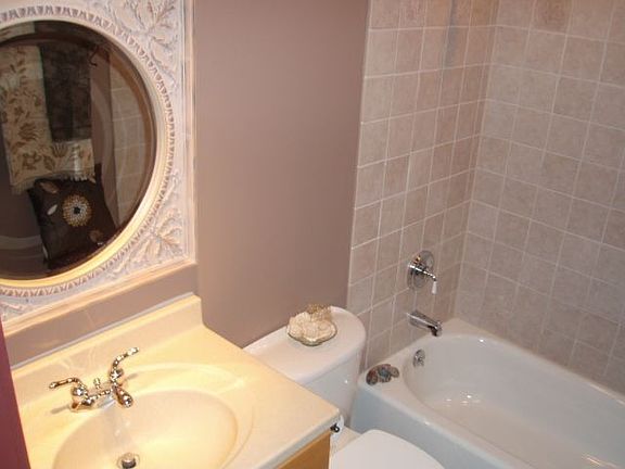 4th image of 3714 Capri Ct #3714