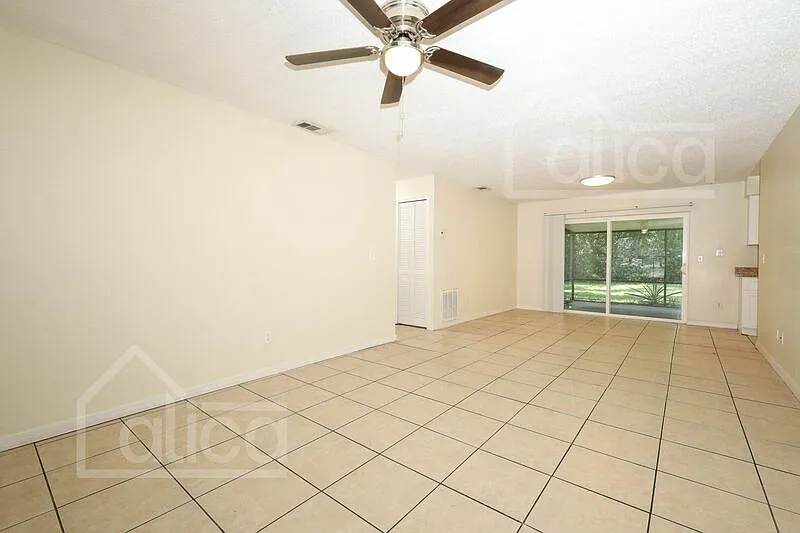 3 bed, 2.0 bath, 1200 sqft, $2,150 — Photo 4